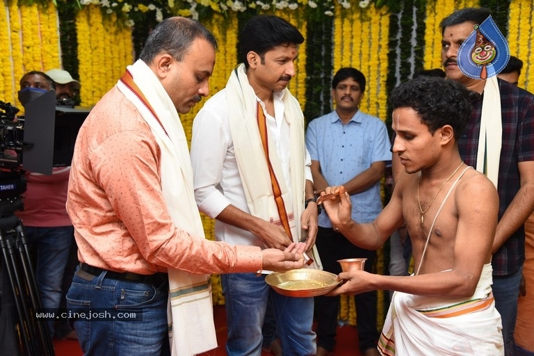 Gopichand New Movie Opening - 13 / 51 photos