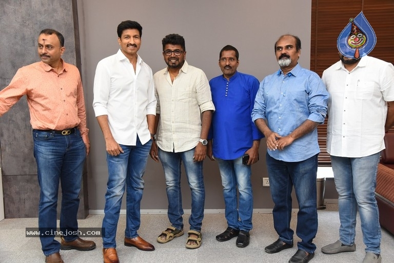 Gopichand New Movie Opening - 30 / 51 photos