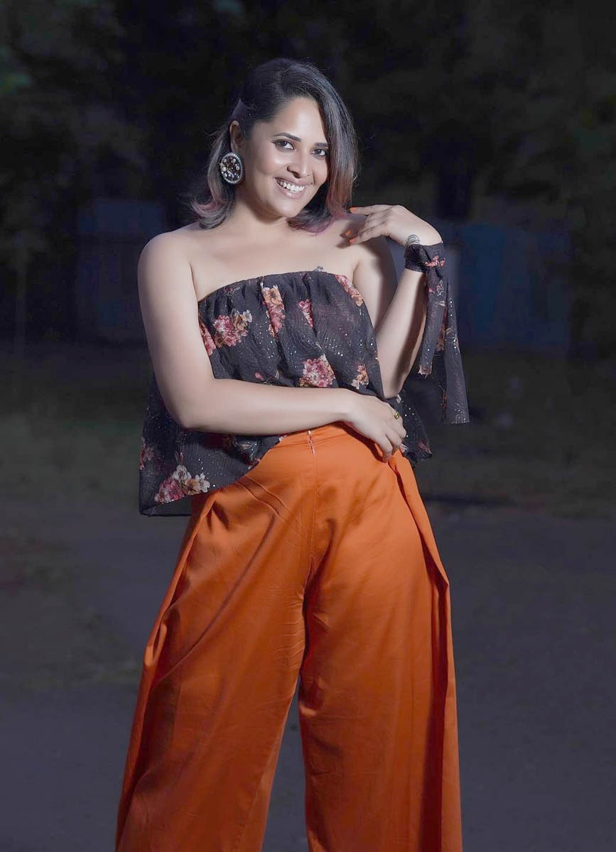 Anasuya Bharadwaj new look - 1 / 5 photos