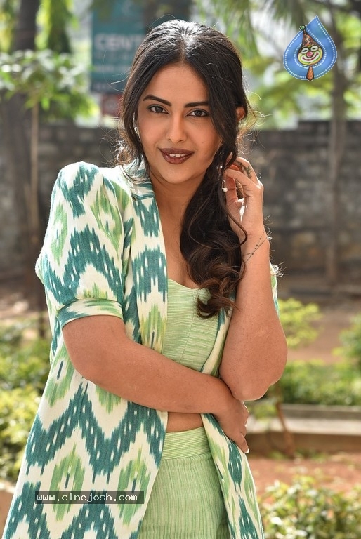 Avika Gor Photos - 1 / 21 photos