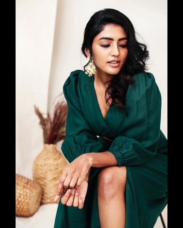 Eesha Rebba Photos - 1 / 6 photos