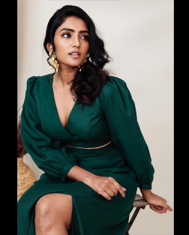 Eesha Rebba Photos - 5 / 6 photos