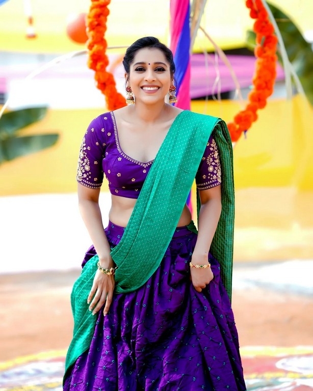 Rashmi Gautam Photos - 3 / 8 photos