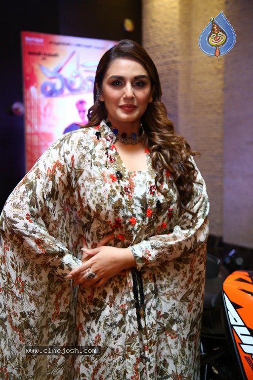 Huma Qureshi Photos - 11 / 18 photos