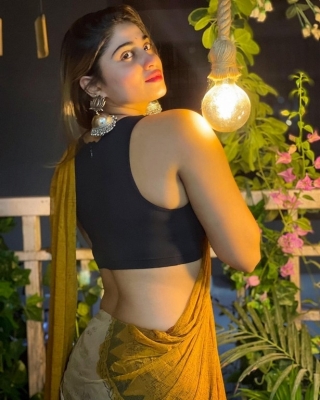 Shivani Narayanan Photos - 1 of 4