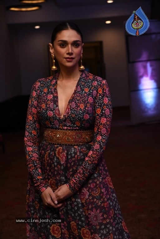 Aditi Rao Hydari Photos - 9 / 14 photos