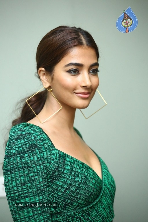 Pooja Hegde Photos - 14 / 21 photos