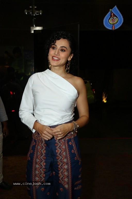 Taapsee Pannu Photos - 1 / 8 photos