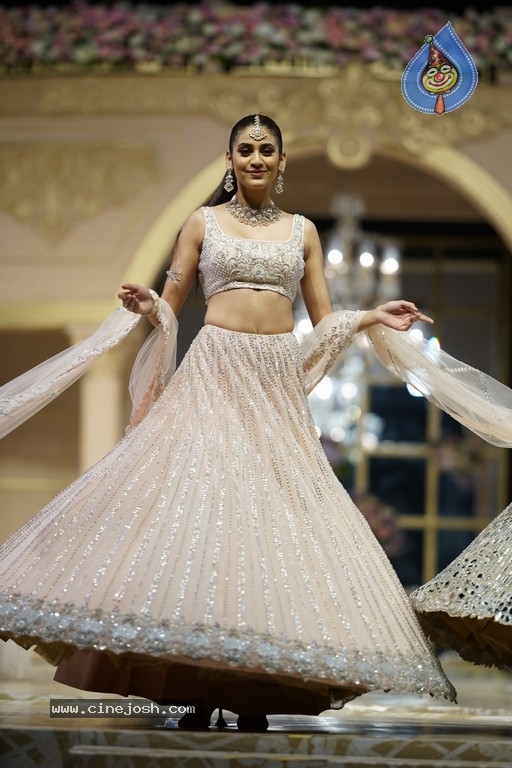 MYRA Fashion Walk - 15 / 35 photos