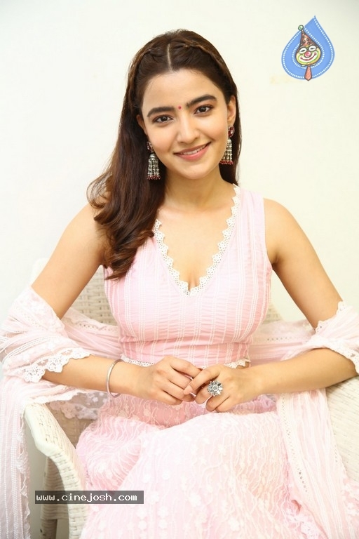 Rukshar Dhillon Interview photos - 9 / 18 photos