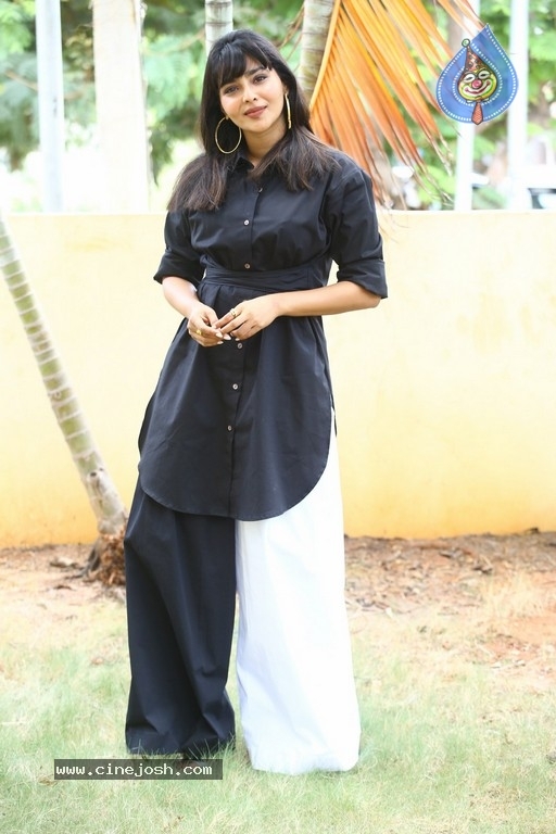 Aishwarya Lekshmi Pics - 15 / 18 photos