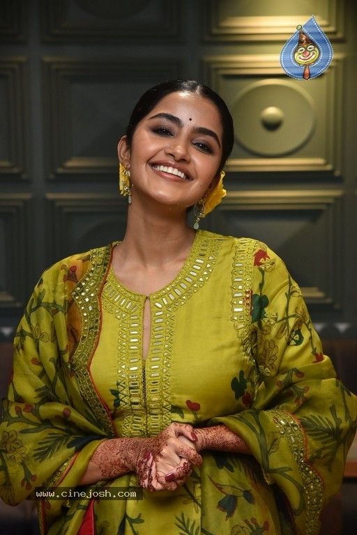 Anupama Parameswaran - 7 / 21 photos