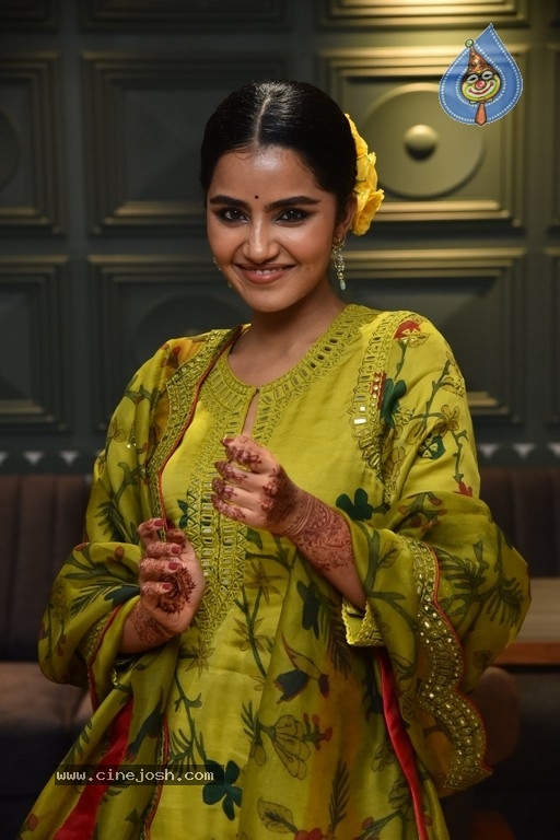 Anupama Parameswaran - 10 / 21 photos