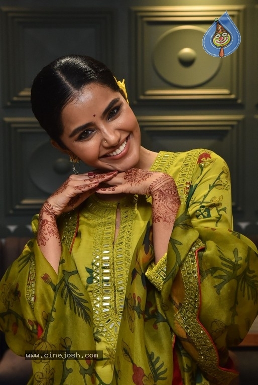 Anupama Parameswaran - 17 / 21 photos