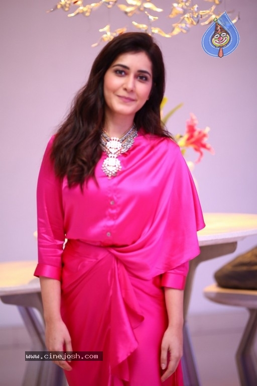 Raashi Khanna Photos - 1 / 16 photos