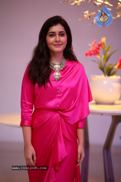 Raashi Khanna Photos - 2 / 16 photos