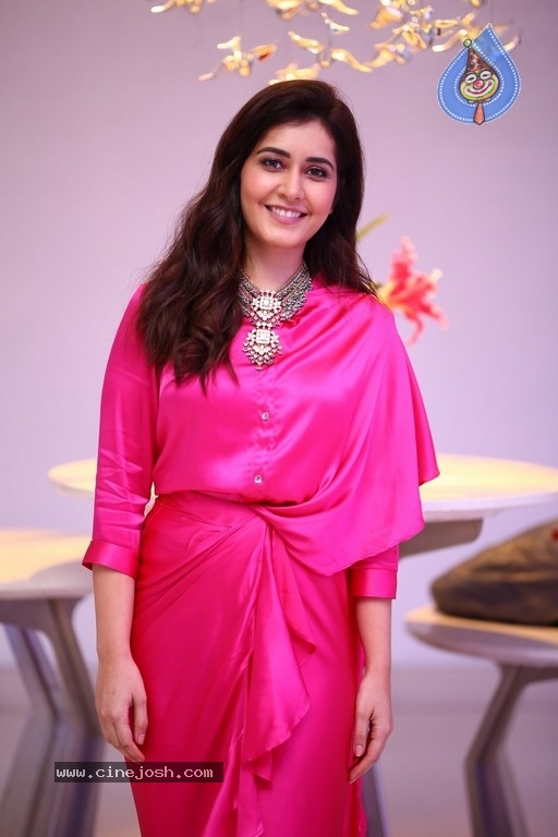 Raashi Khanna Photos - 5 / 16 photos