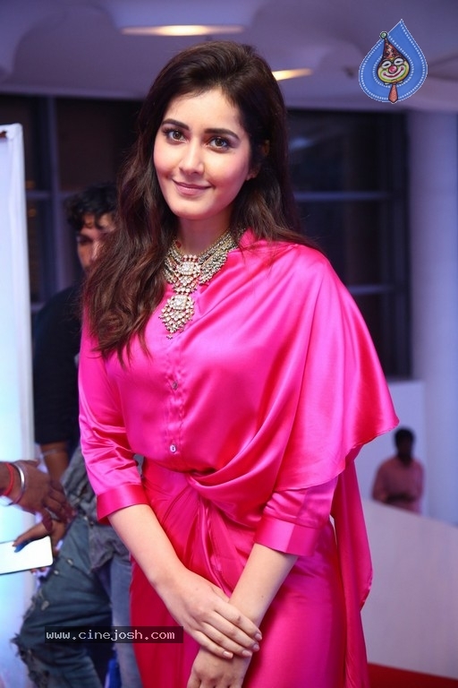 Raashi Khanna Photos - 7 / 16 photos