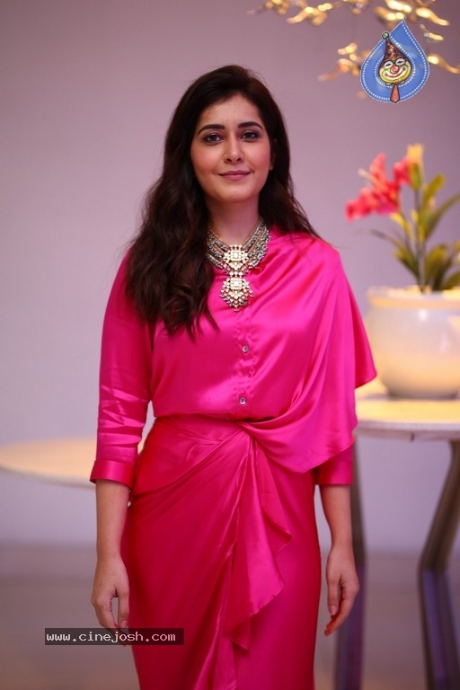 Raashi Khanna Photos - 8 / 16 photos