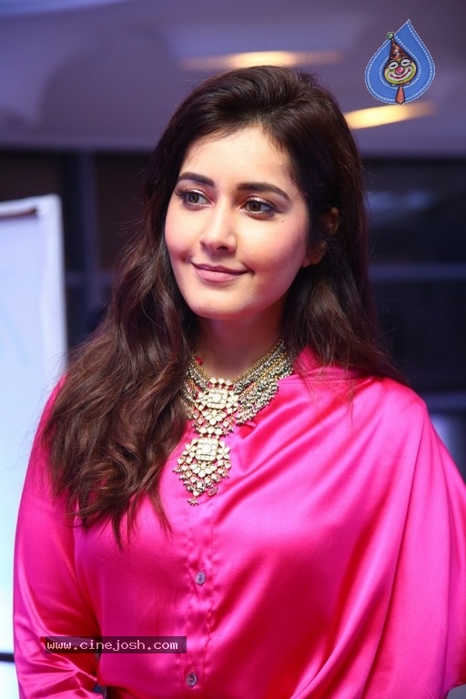 Raashi Khanna Photos - 10 / 16 photos