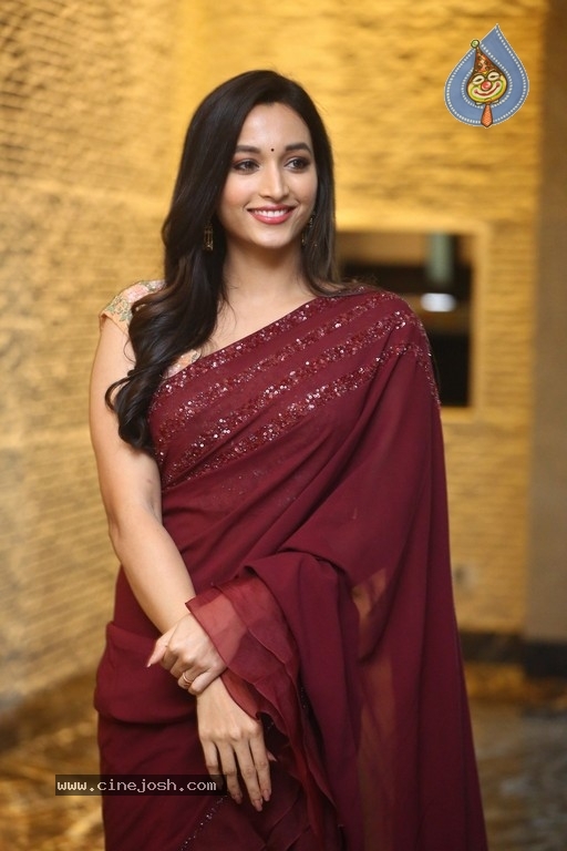 Srinidhi Shetty Photos - 16 / 16 photos