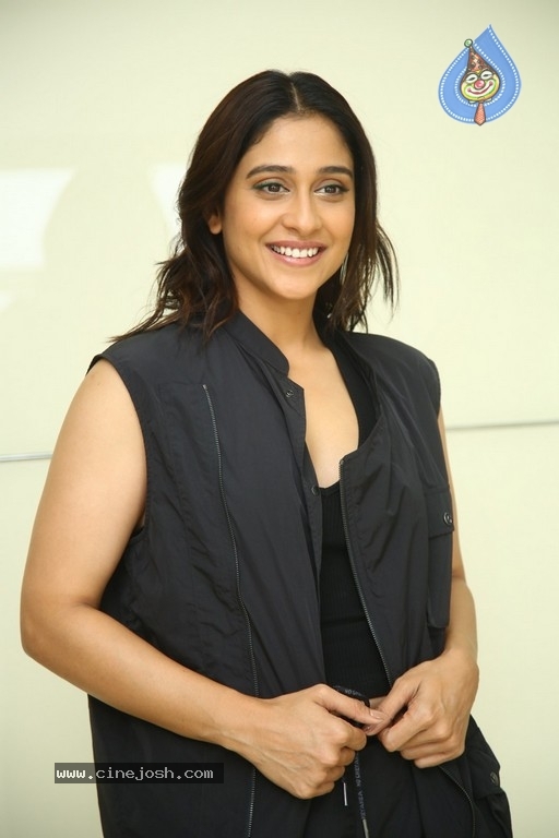 Regina Cassandra Photos - 12 / 22 photos