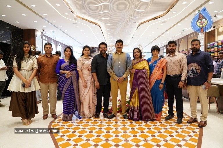 Kalamandir Royale Showroom launch - 9 / 11 photos