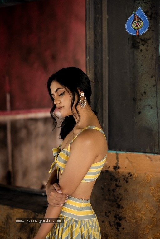 Bindu Madhavi Latest Stills - 4 / 4 photos