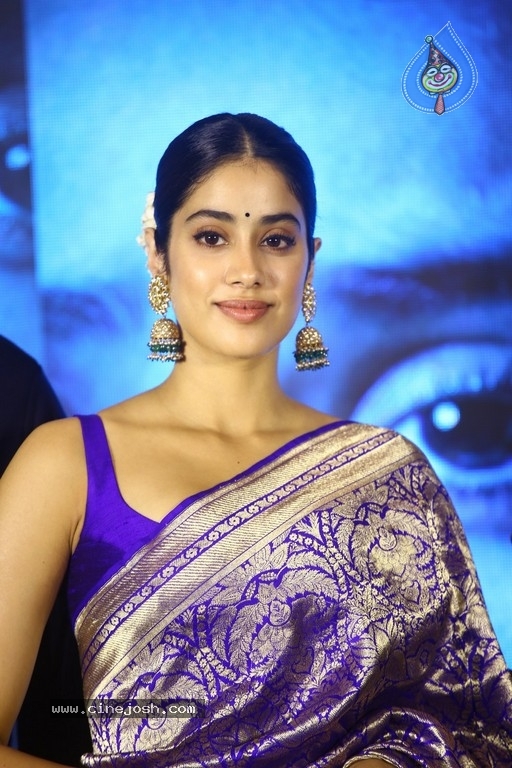 Janhvi Kapoor Pics - 11 / 21 photos