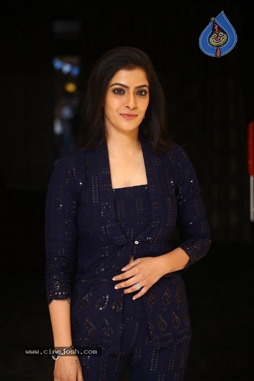 Varalaxmi Sarathkumar Photos - 9 / 16 photos