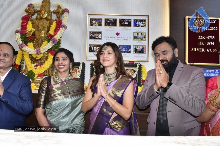 Mehreen Launched Manepally Jewellers - 2 / 21 photos