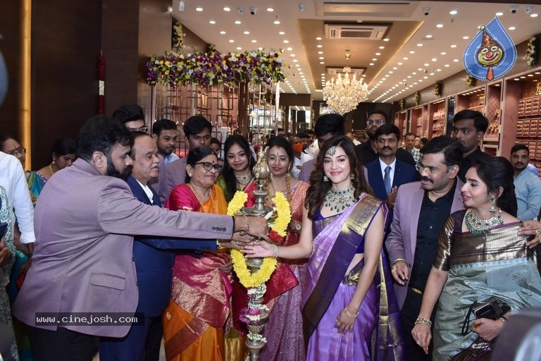 Mehreen Launched Manepally Jewellers - 15 / 21 photos