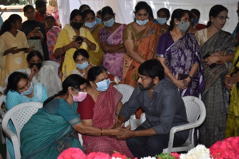 Celebrities condolences Kaikala Satyanarayana - 3 / 38 photos