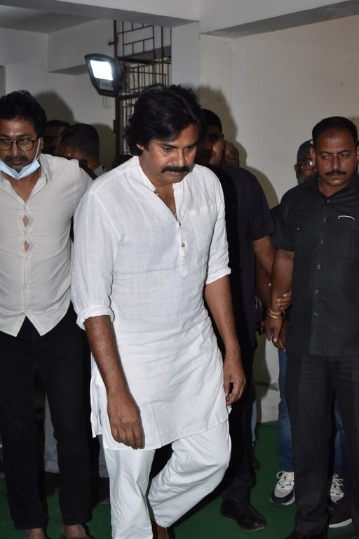 Celebrities condolences Kaikala Satyanarayana - 19 / 38 photos