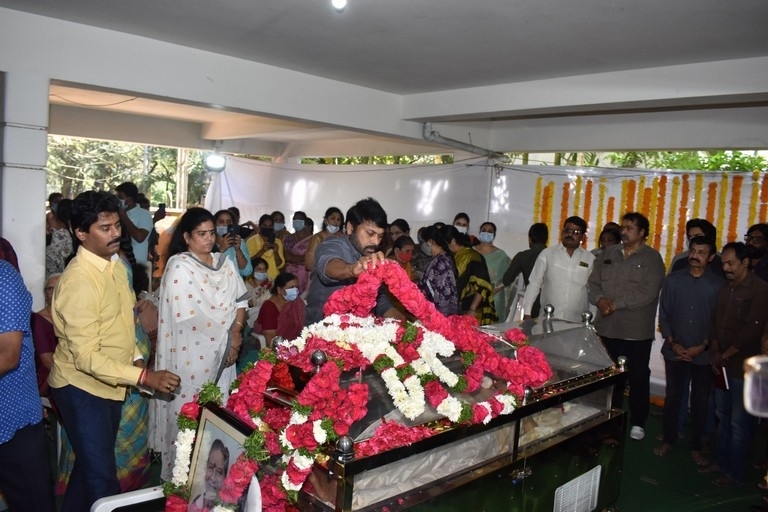 Celebrities condolences Kaikala Satyanarayana - 20 / 38 photos