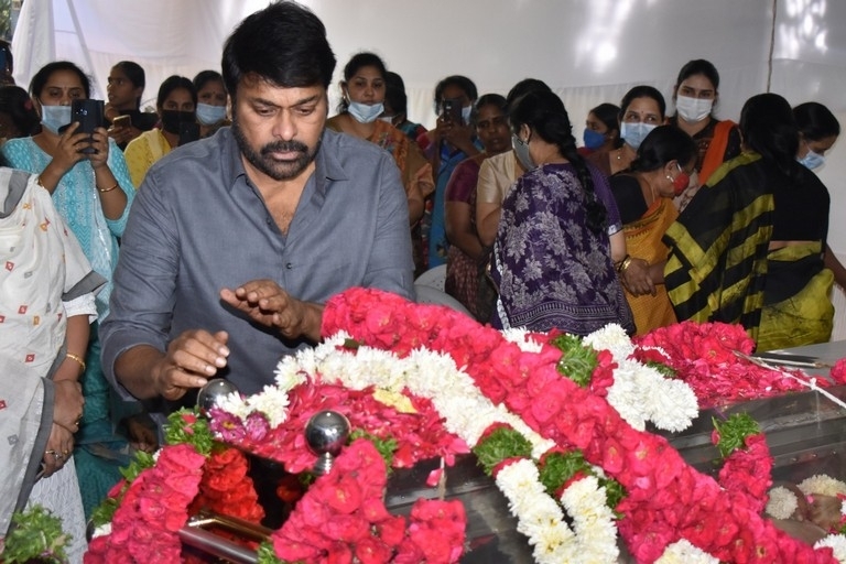 Celebrities condolences Kaikala Satyanarayana - 23 / 38 photos