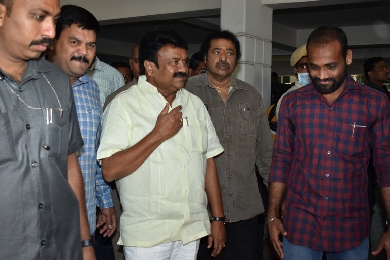 Celebrities condolences Kaikala Satyanarayana - 34 / 38 photos