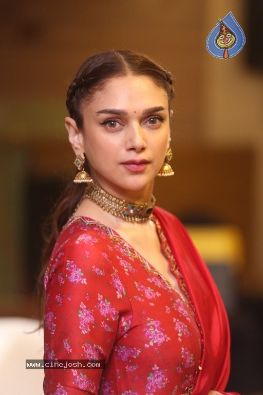 Aditi Rao Hydari Photos - 19 / 21 photos