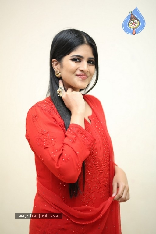 Megha Akash Photos - 2 / 21 photos