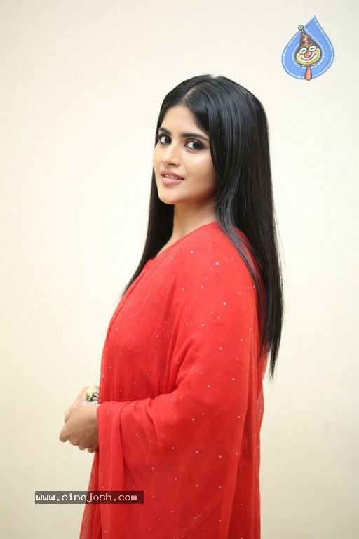 Megha Akash Photos - 9 / 21 photos