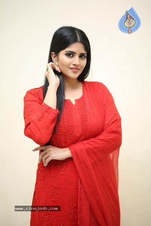 Megha Akash Photos - 16 / 21 photos