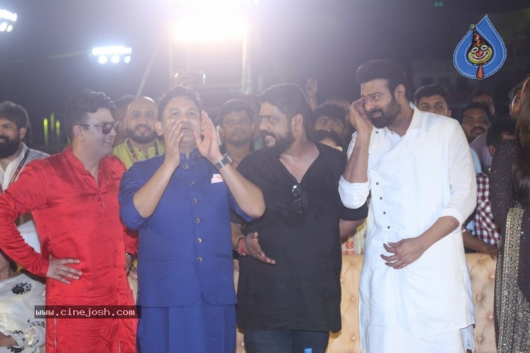 Adipurush Pre Release Event - 37 / 81 photos