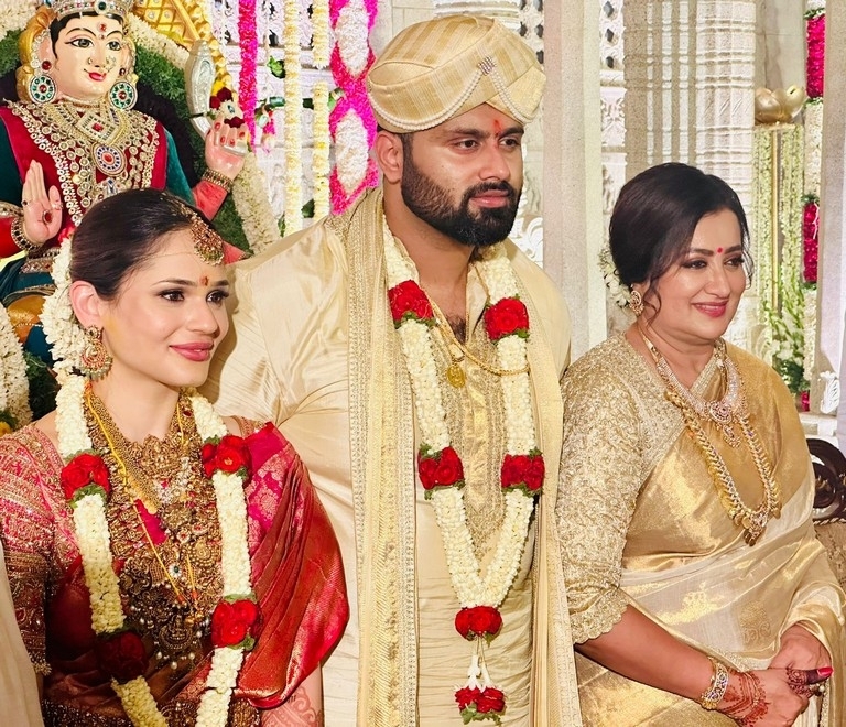 Abhishek Ambareesh Wedding Photos - 26 / 34 photos