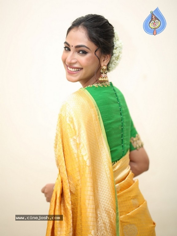 Anukreethy Vas Photos - 8 / 36 photos