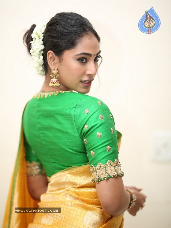 Anukreethy Vas Photos - 10 / 36 photos