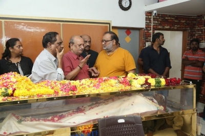 Celebs Pay homage to Chandra Mohan  - 42 of 24