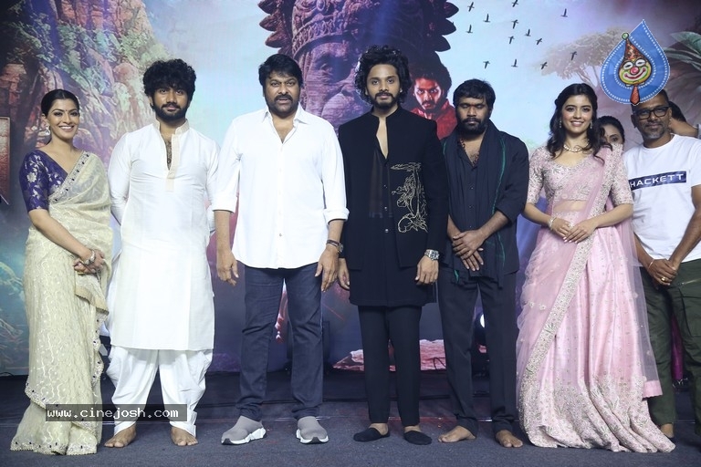 Hanu Man Pre Release Event - 13 / 21 photos