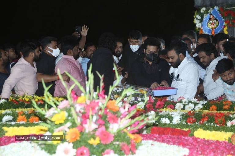 Nandhamuri Heros at NTR 28th Death Anniversary - 31 / 58 photos