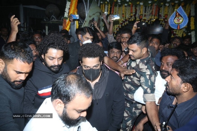 Nandhamuri Heros at NTR 28th Death Anniversary - 33 / 58 photos