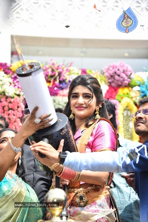 Sreeleela at CMR family mall in Kukatpally - 27 / 36 photos